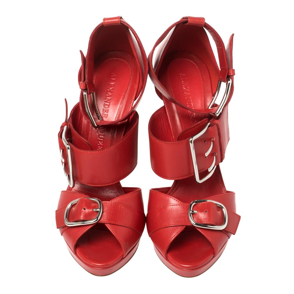 The right pair of shoes does not only make a woman look fabulous, but also gives her confidence. These Alexander McQueen sandals carry immense elegance and wonder, flaunting a strappy design with large buckles, open toes, and 12 cm heels. You