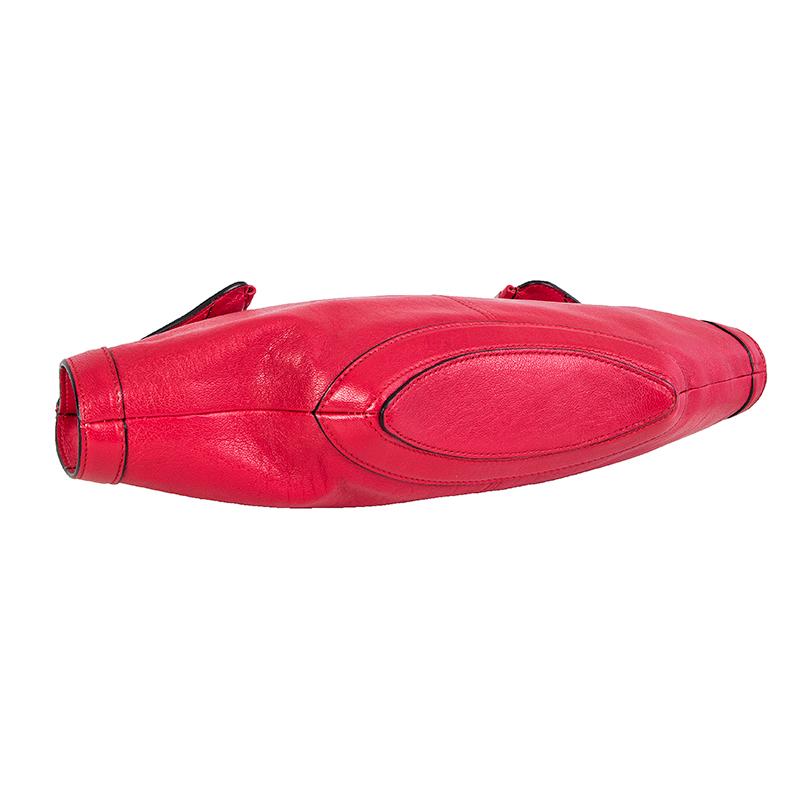 ALEXANDER MCQUEEN red leather DE MANTA Clutch Bag In Excellent Condition In Zürich, CH