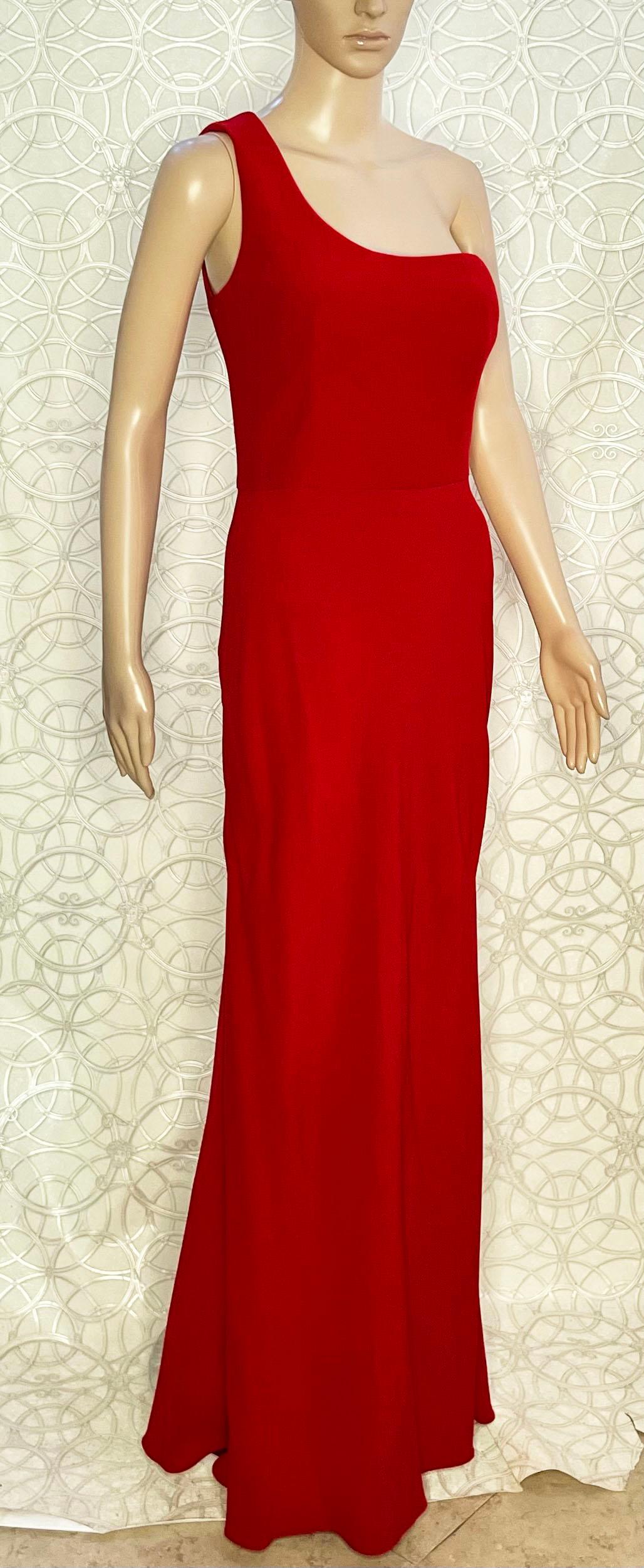 Alexander McQueen 

Original red Alexander McQueen dress.

One shoulder

Full length

Color: Red


Size: IT 42 - US 6

armpit to armpit 16