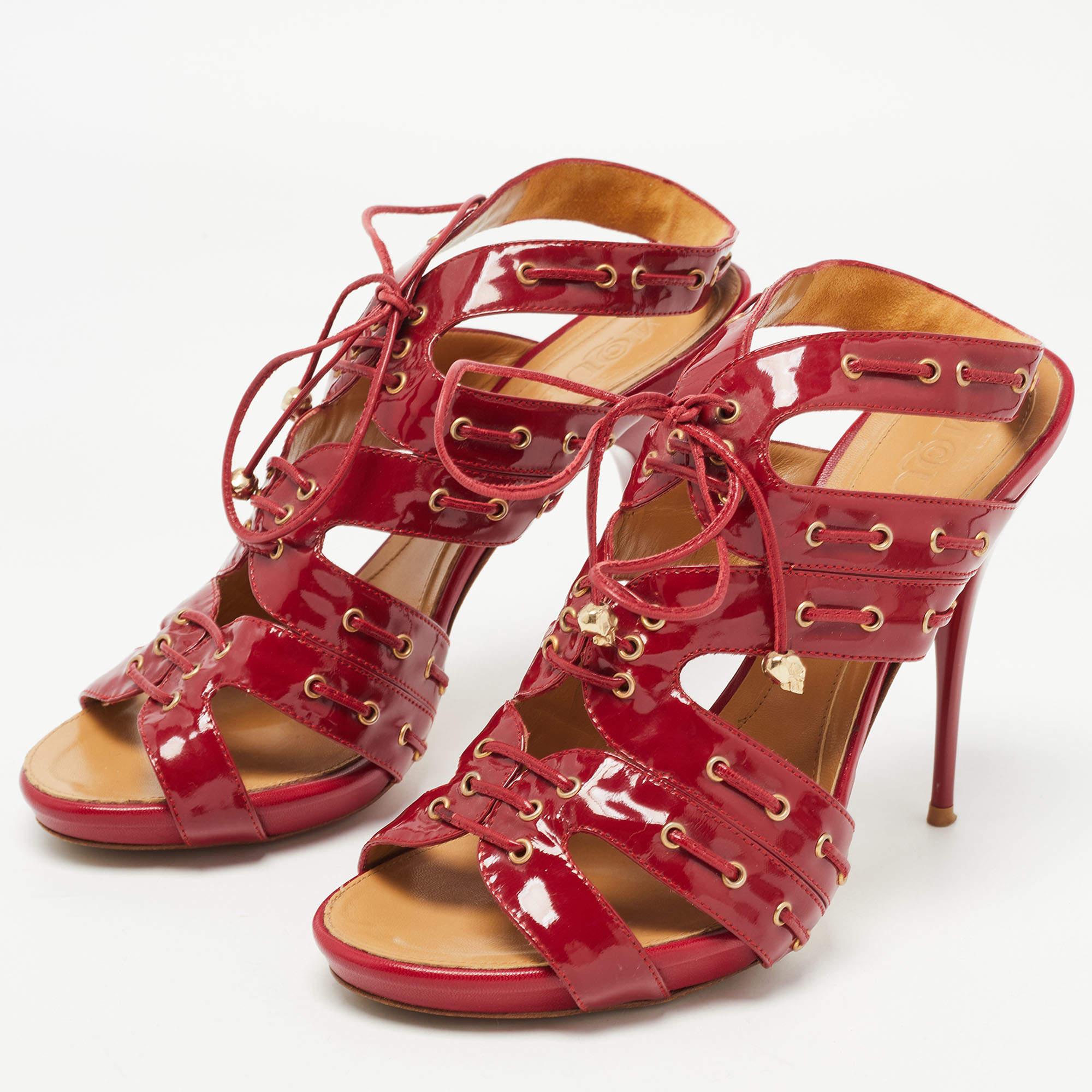 Introducing these versatile and comfortable sandals, perfect for any occasion. Made with high-quality materials, these sandals offer durability and style, while their sleek design complements any outfit. Slip into a pair and enjoy the ultimate