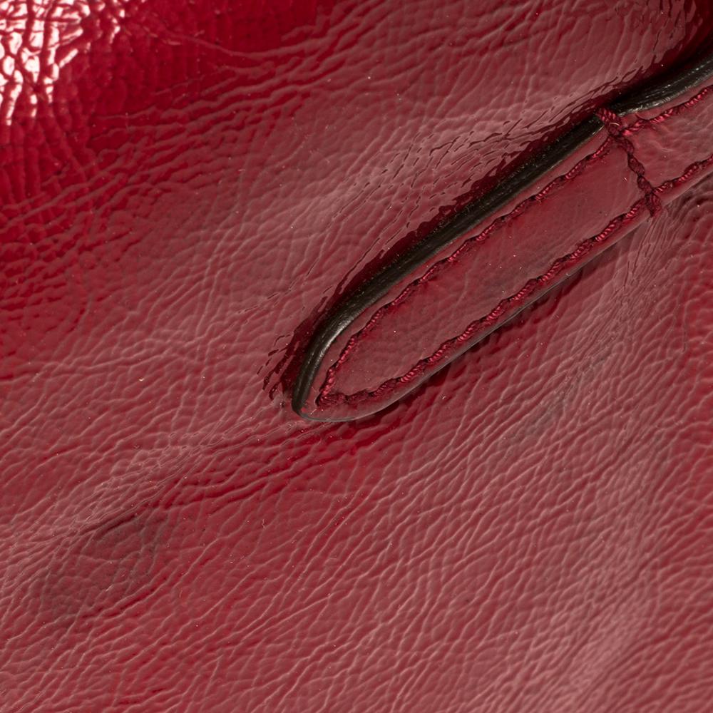 Alexander McQueen, borsa in pelle verniciata rossa 2