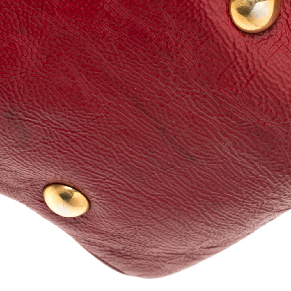 Alexander McQueen Red Patent Leather Satchel In Good Condition For Sale In Dubai, Al Qouz 2