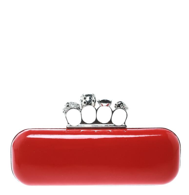 This Knuckle Clutch from Alexander McQueen exudes versatility and luxury. Lined with leather on the insides it features a red patent leather exterior. This piece is complete with the brand's iconic skull-clasp fastening. Flaunt this beauty with all