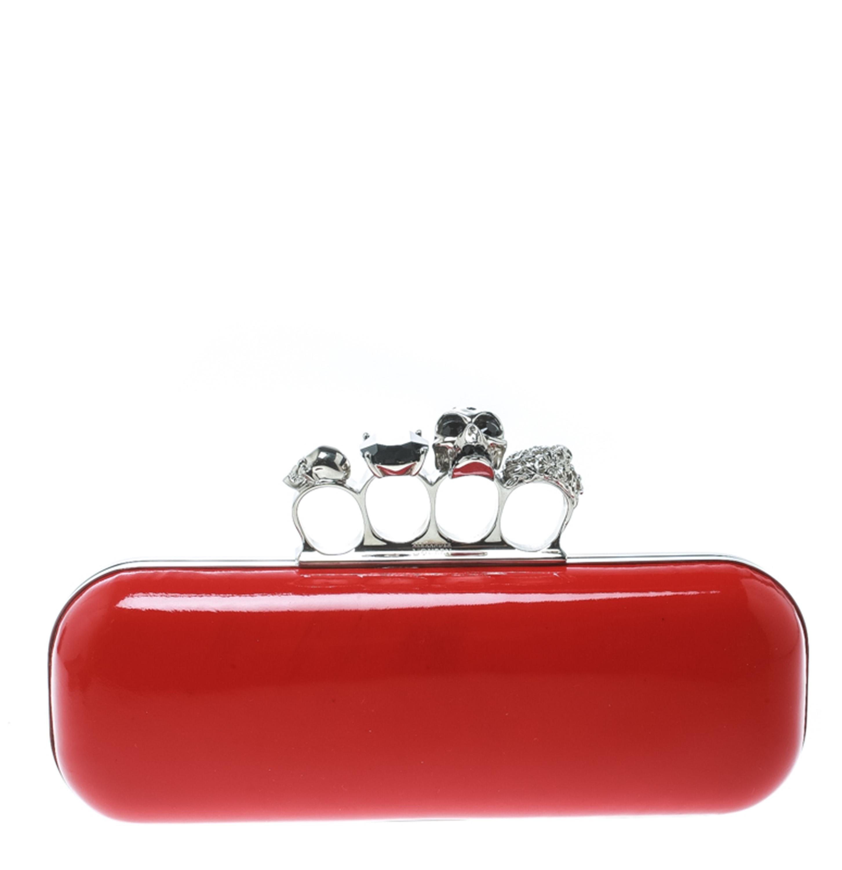 This Knuckle Clutch from Alexander McQueen exudes versatility and luxury. Lined with leather on the insides it features a red patent leather exterior. This piece is complete with the brand's iconic skull-clasp fastening. Flaunt this beauty with all