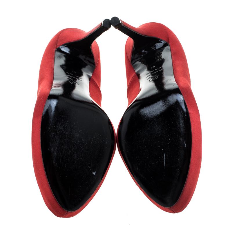 Alexander McQueen Red Satin Heart Peep Toe Pumps Size 41 2