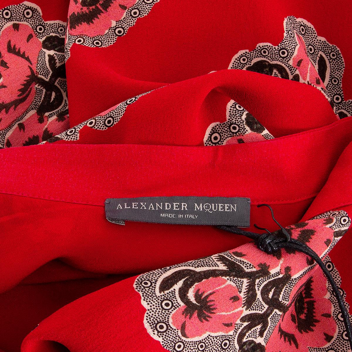 ALEXANDER MCQUEEN rotes Seidenkleid GEORGETTE FLORAL DROP WAIST Kleid 42 M im Zustand „Hervorragend“ im Angebot in Zürich, CH