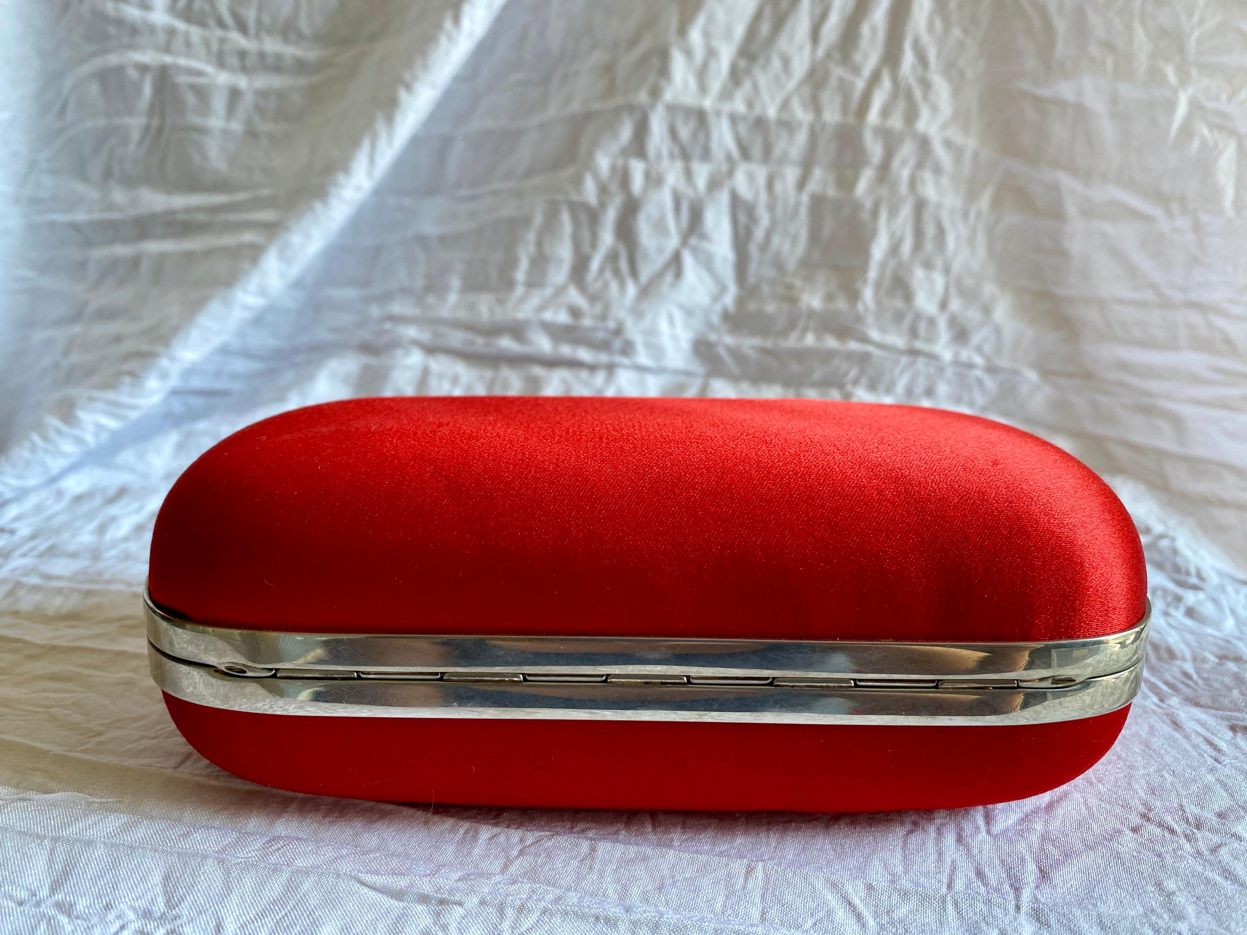 Alexander McQueen Red Silk Heart Skull Box Clutch In Good Condition For Sale In Annapolis, MD