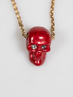 Alexander McQueen Halskette mit rotem Totenkopf und Goldkette