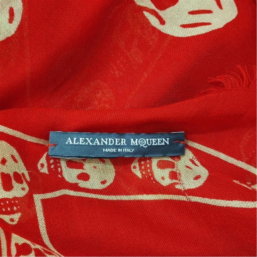 Alexander Mcqueen Red Skull Scarf In Excellent Condition For Sale In Gazzaniga (BG), IT