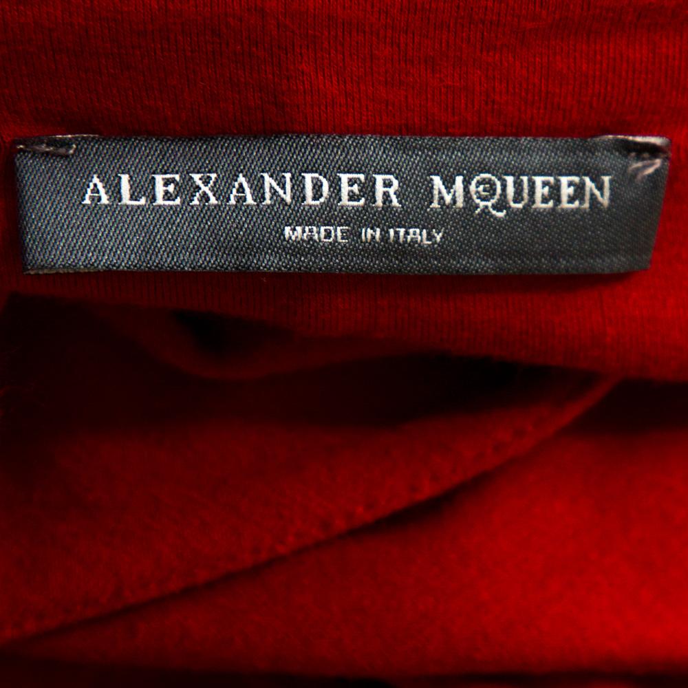 Alexander McQueen Red Stretch Knit Sleeveless Fitted Dress S In Good Condition For Sale In Dubai, Al Qouz 2
