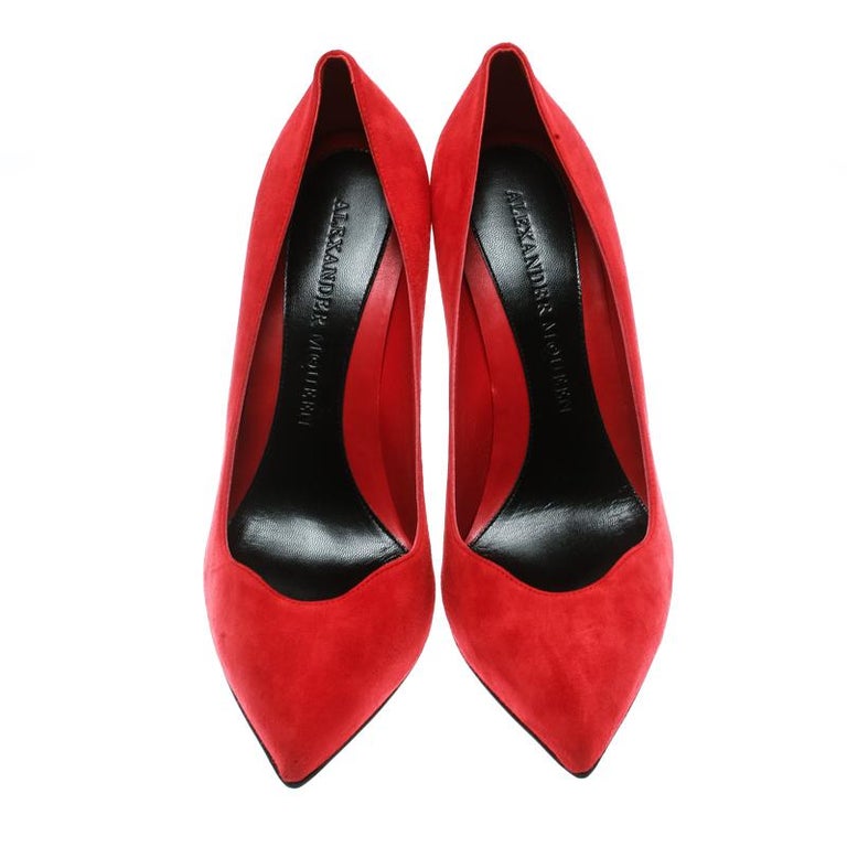 Alexander McQueen Red Suede Pointed Toe Pumps Size 39 For Sale at 1stdibs