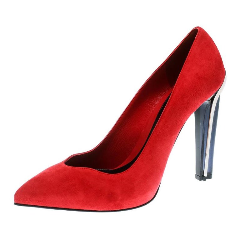 Alexander McQueen Red Suede Pointed Toe Pumps Size 39 For Sale at 1stdibs