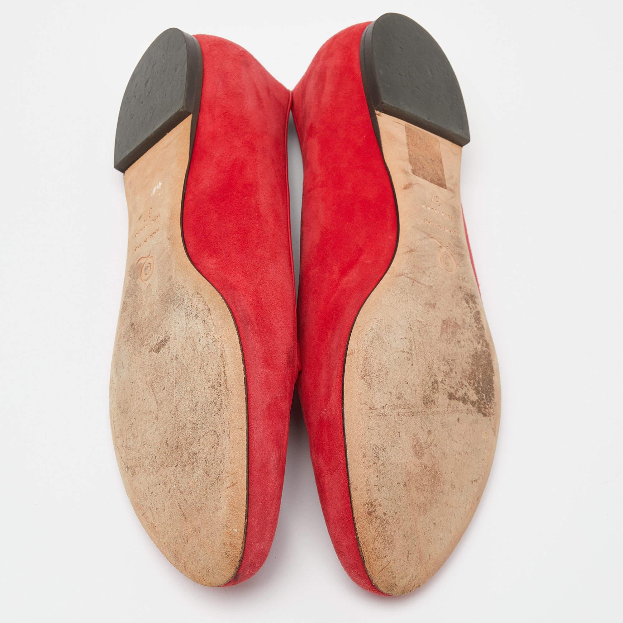 Alexander McQueen - Slippers de smoking tête de mort en daim rouge à sequins, taille 37 en vente 1