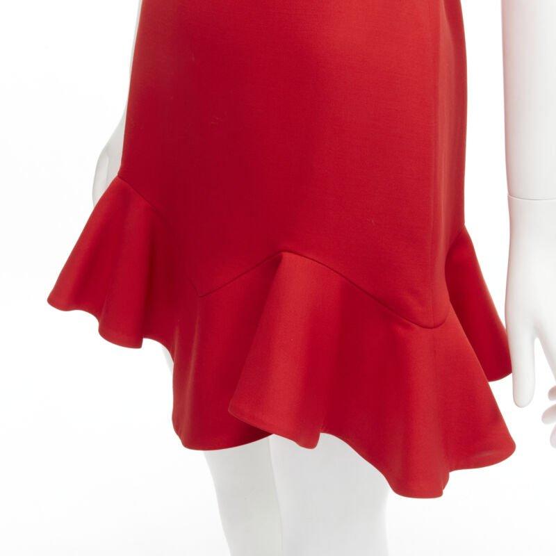 ALEXANDER MCQUEEN - Robe à ourlet volant à col tulipe en crêpe de laine rouge IT38 XS
Référence : AAWC/A00175
Marque : Alexander McQueen
Designer : Sarah Burton
Collection : 2020
MATERIAL : Laine, mélange
Couleur : Rouge
Motif : Solide
Fermeture :