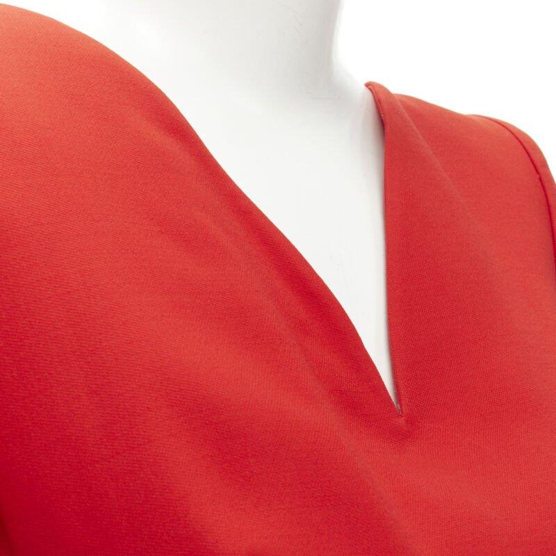 ALEXANDER MCQUEEN - Robe à ourlet volant à col tulipe en crêpe de laine rouge IT38 XS en vente 2