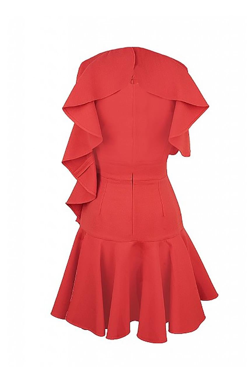 Alexander McQueen 

This avant-garde Alexander McQueen dress is crafted in red wool. 

Decorated with ruffles on the front and back. Silk lining.


Size: S 






 

Pre-owned, in excellent condition.

 
PLEASE VISIT OUR STORE FOR MORE GREAT ITEMS

