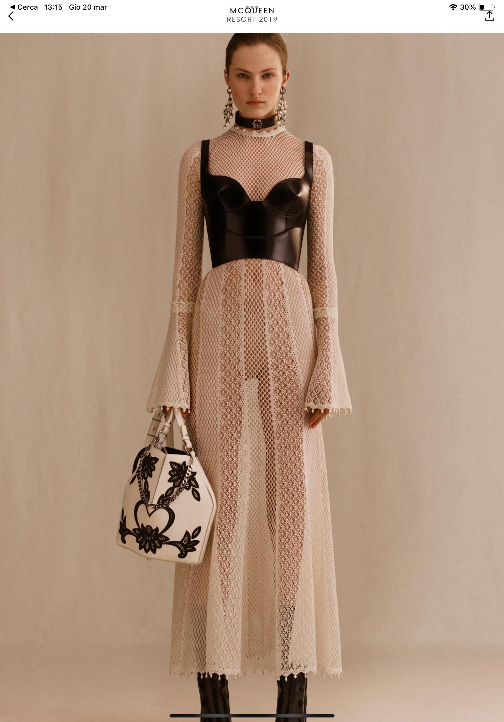 Alexander McQueen Resort 19  bustier cuir Top en vente 4