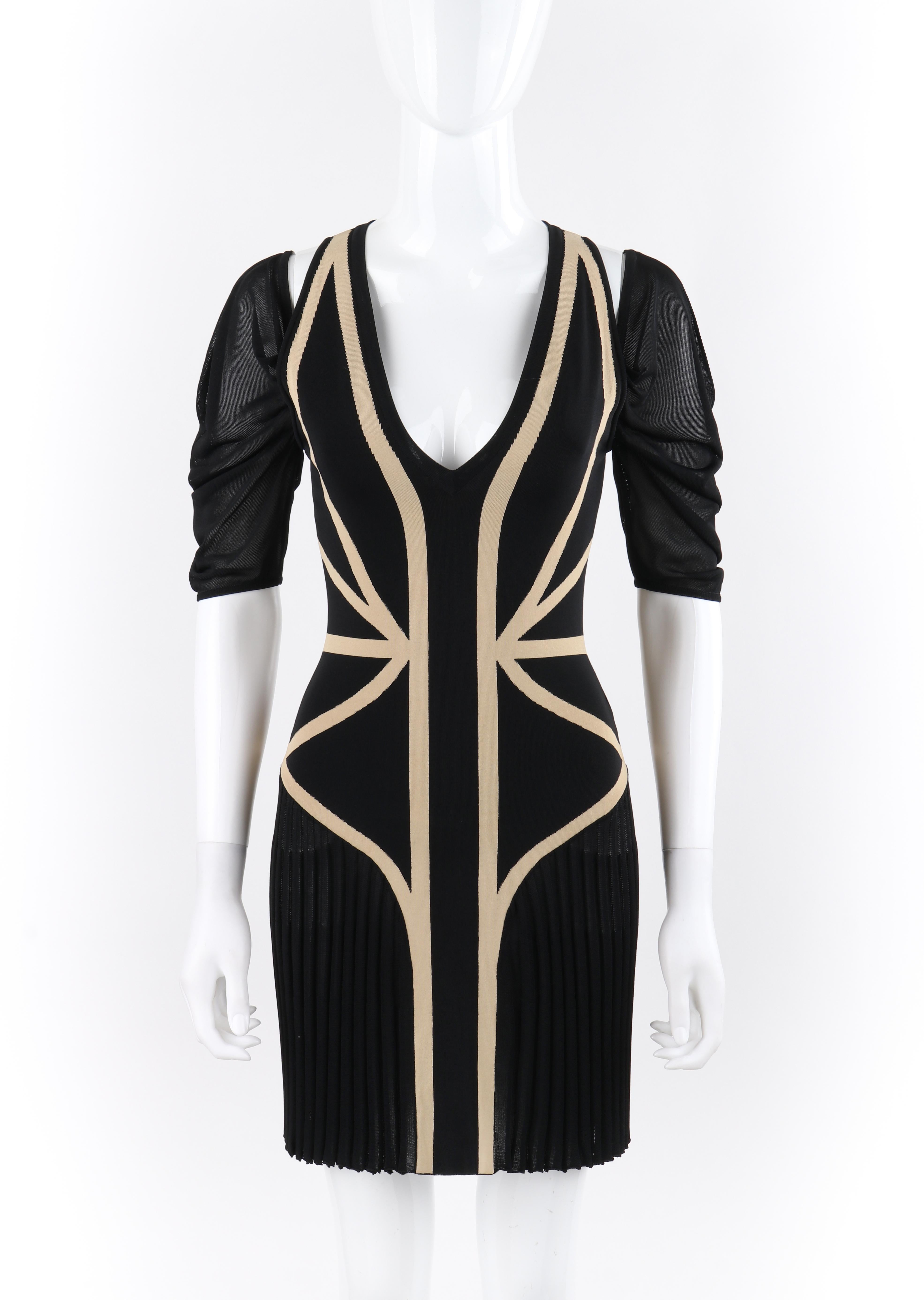 ALEXANDER McQUEEN Resort 2009 Black Beige Mesh Pleated Cold Shoulder Knit Dress
 
Brand / Manufacturer: Alexander McQueen
Collection: Resort 2009
Designer: Alexander McQueen
Style: Cold shoulder sheath dress
Color(s): Shades of black, beige
Lined: