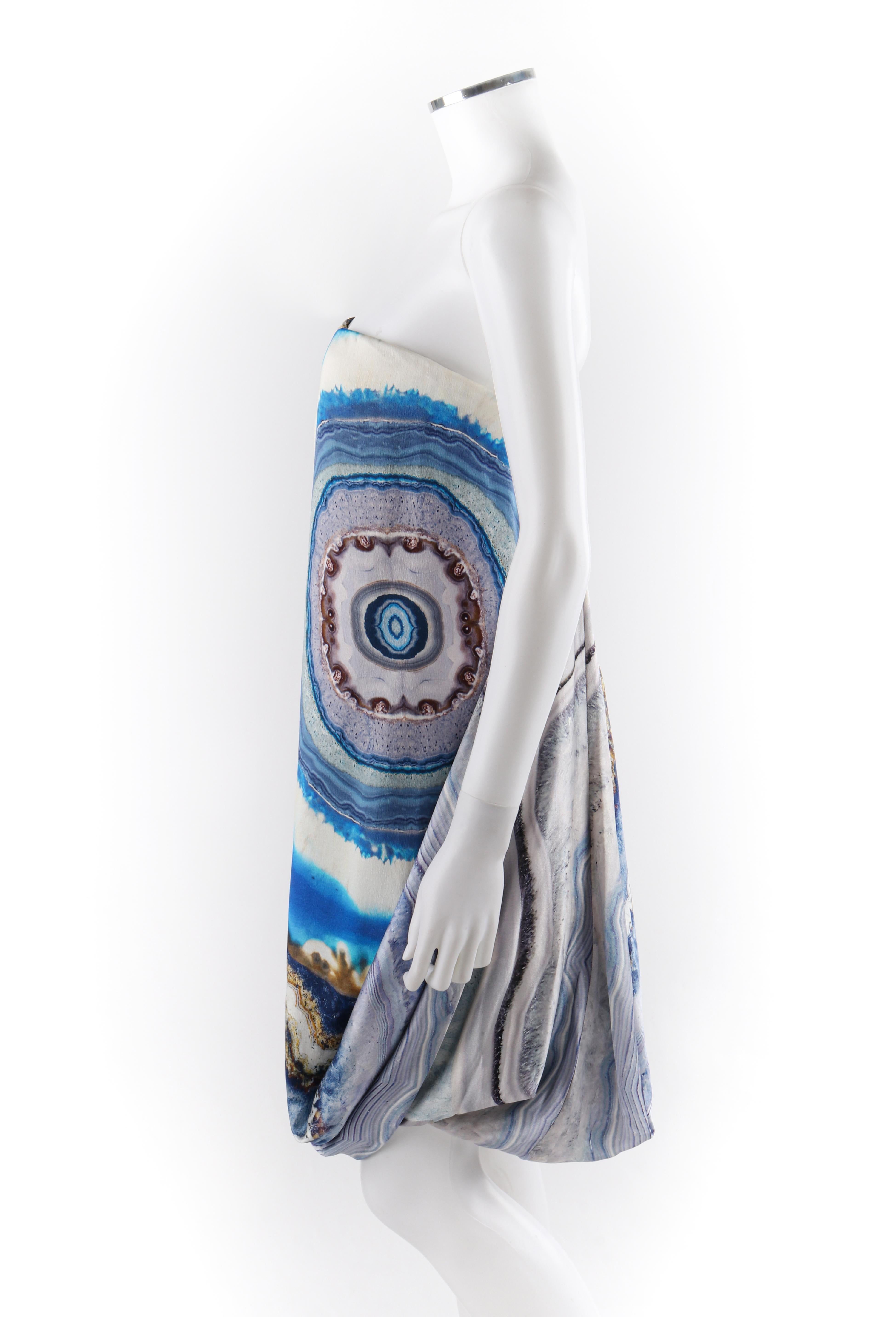 Donna Alexander McQueen Resort 2010 - Vestito a bolle senza spalline e drappeggiato con stampa geodi d'agata in vendita