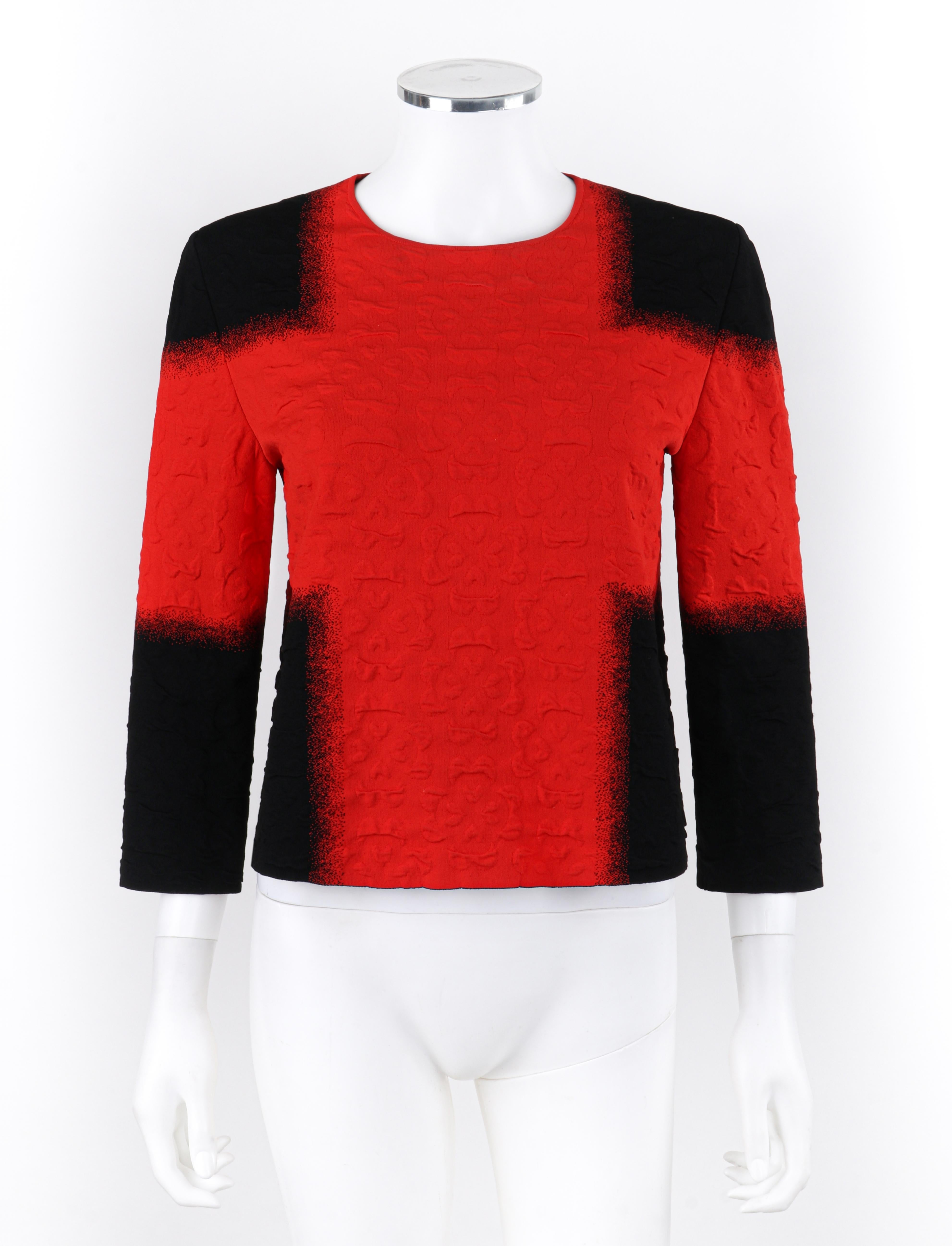 ALEXANDER McQUEEN Resort 2015 Black Red Embossed Stretch Knit Colorblock Top  In Good Condition For Sale In Thiensville, WI