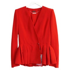 Alexander McQueen Resort 2015 Leuchtend rote Jacke mit Schößchen am Saum Blazer