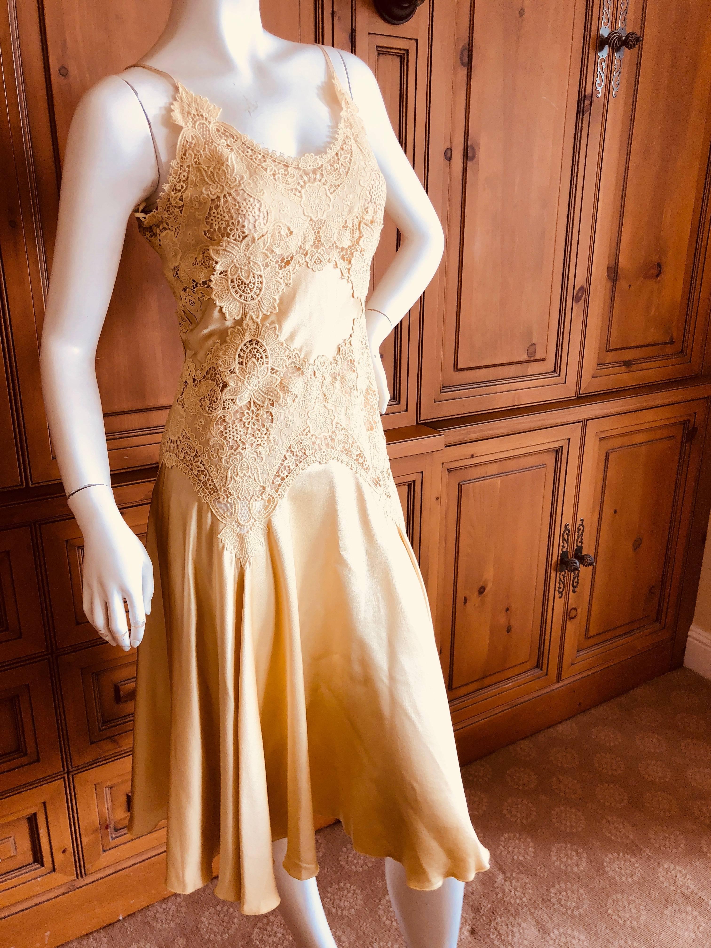Alexander McQueen Romantic Butter Yellow Guipure Lace Dress 2004 In Excellent Condition For Sale In Cloverdale, CA