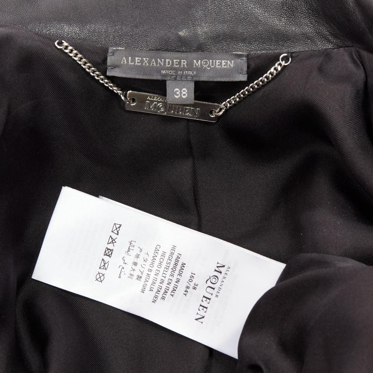 Alexander McQueen Giacca biker in pelle nera con zip e orlo asimmetrico IT38 XS in vendita 5