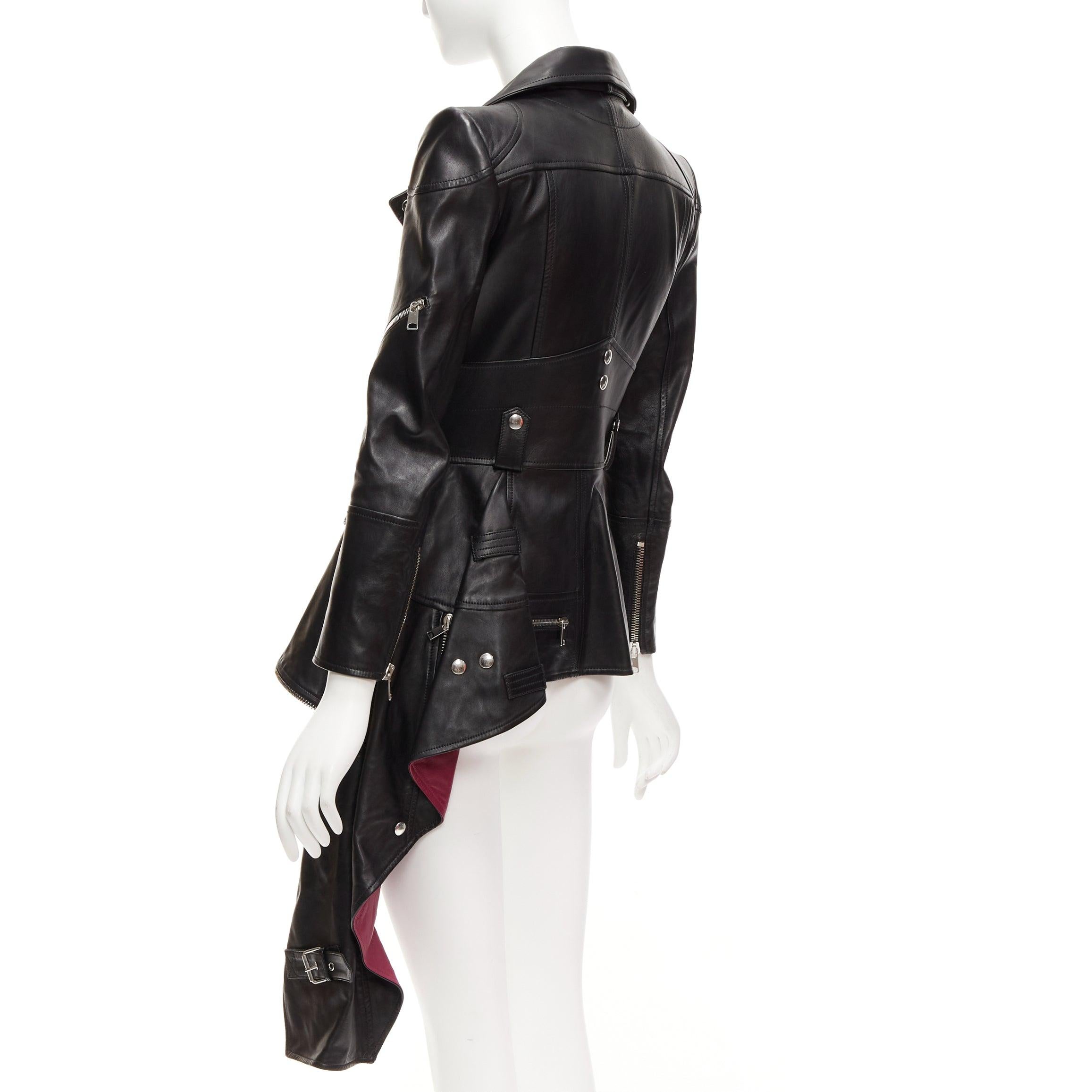 Alexander McQueen Giacca biker in pelle nera con zip e orlo asimmetrico IT38 XS in vendita 2