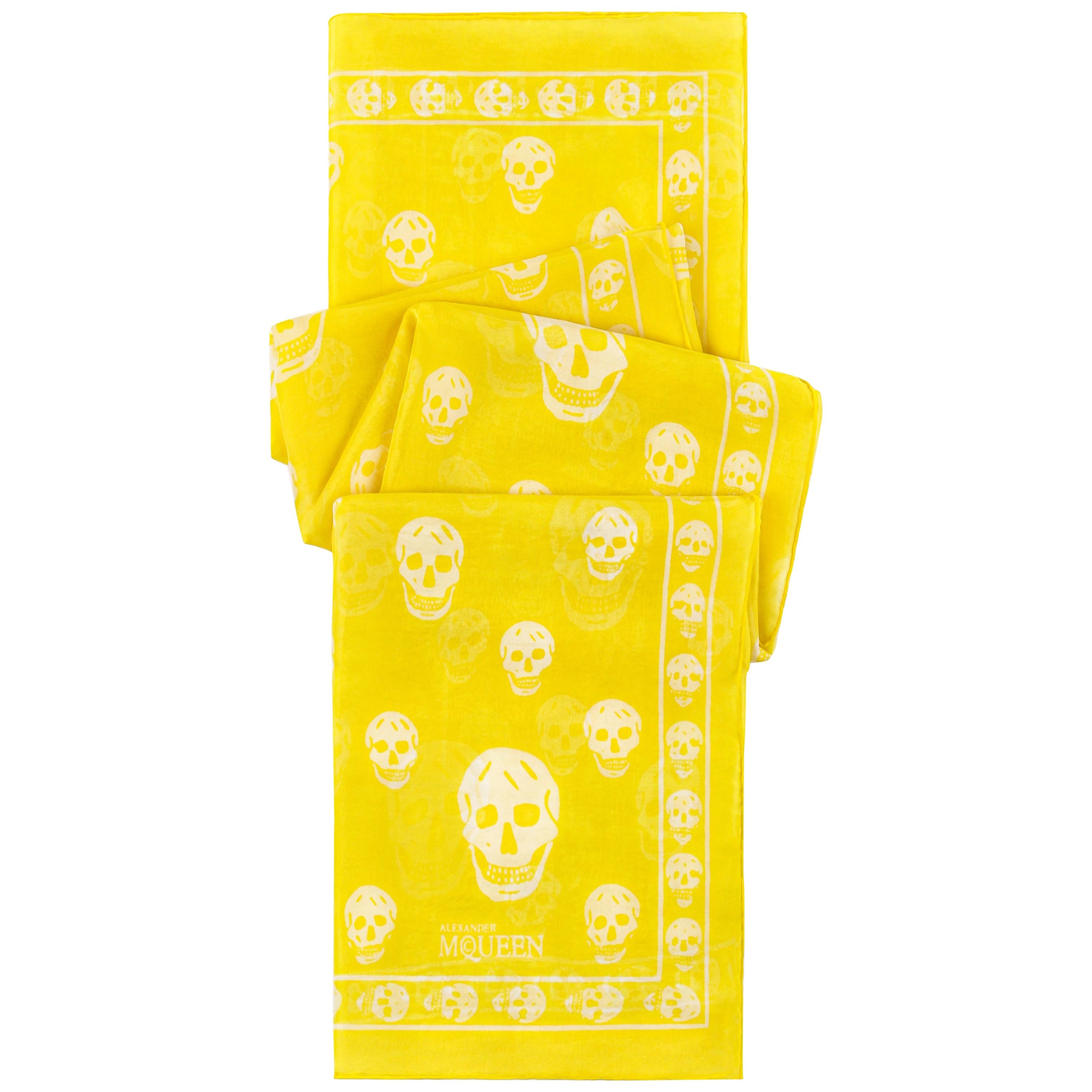 ALEXANDER McQUEEN S/S 2003 - Écharpe carrée en soie jaune et blanche imprimée tête de mort en vente