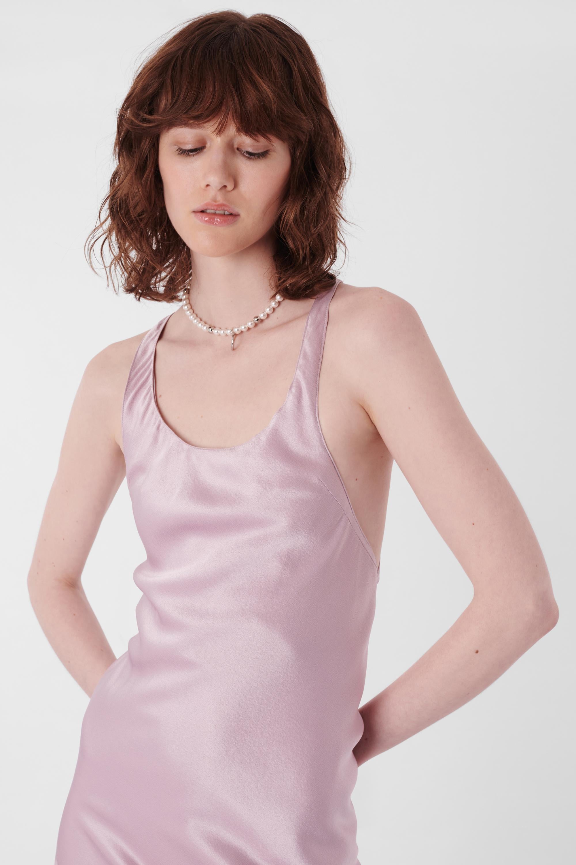 We are excited to present this Alexander Mcqueen S/S 2004 Lilac Silk Midi Dress. Features bias cut body, open cross back neckline and mermaid hem. In excellent vintage condition.

Label size: N/A
Modern size: UK: 6 to 8, US: 0 to 4, EU: 34 to