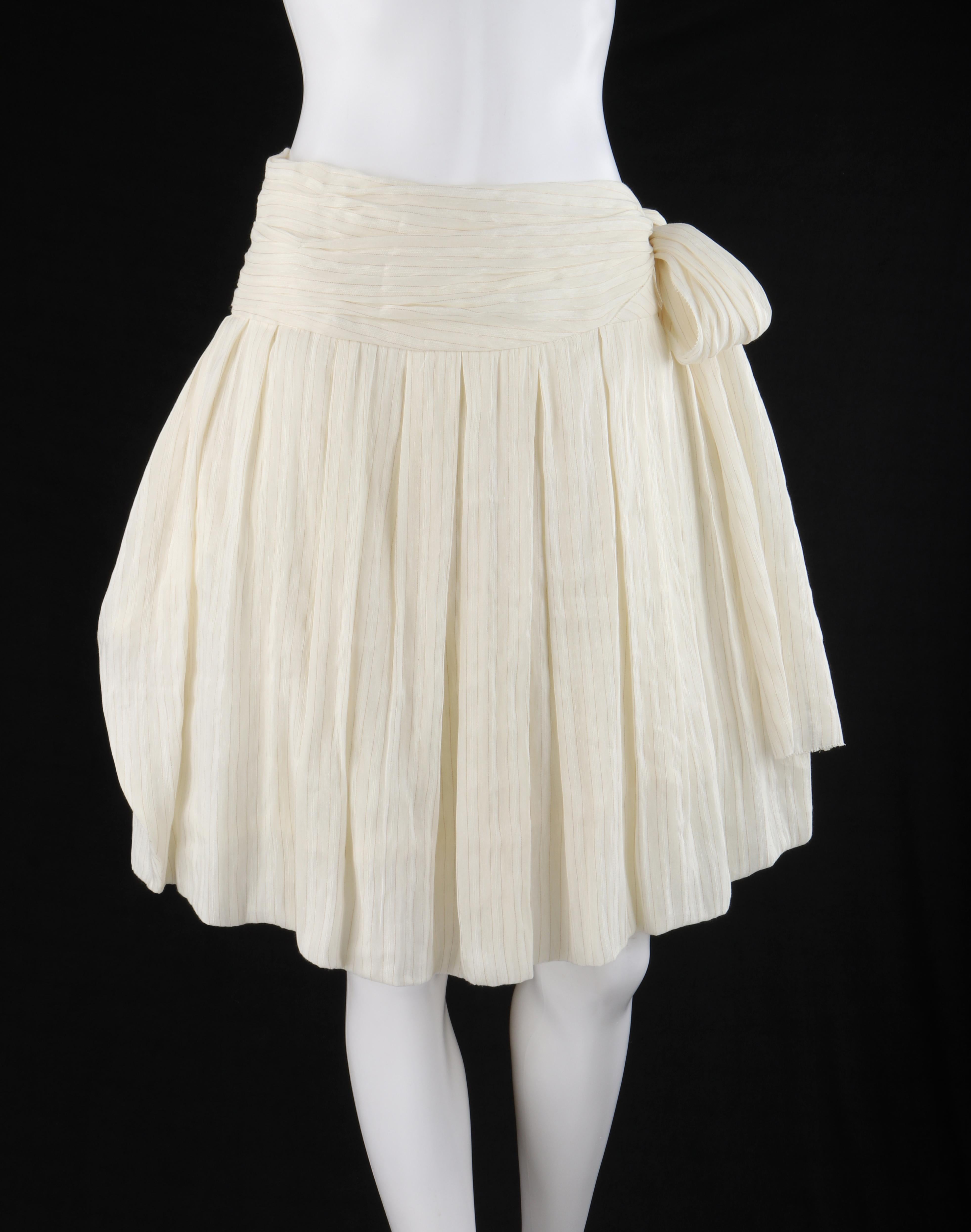 ALEXANDER McQUEEN S/S 2006 “Neptune” Ivory Gold Crepe Pinstripe Sash Tie Skirt

Brand / Manufacturer: Alexander McQueen
Collection: S/S 2006 “Neptune”
Designer: Alexander McQueen
Style: Semi-full pleated circle skirt with attached sash tie