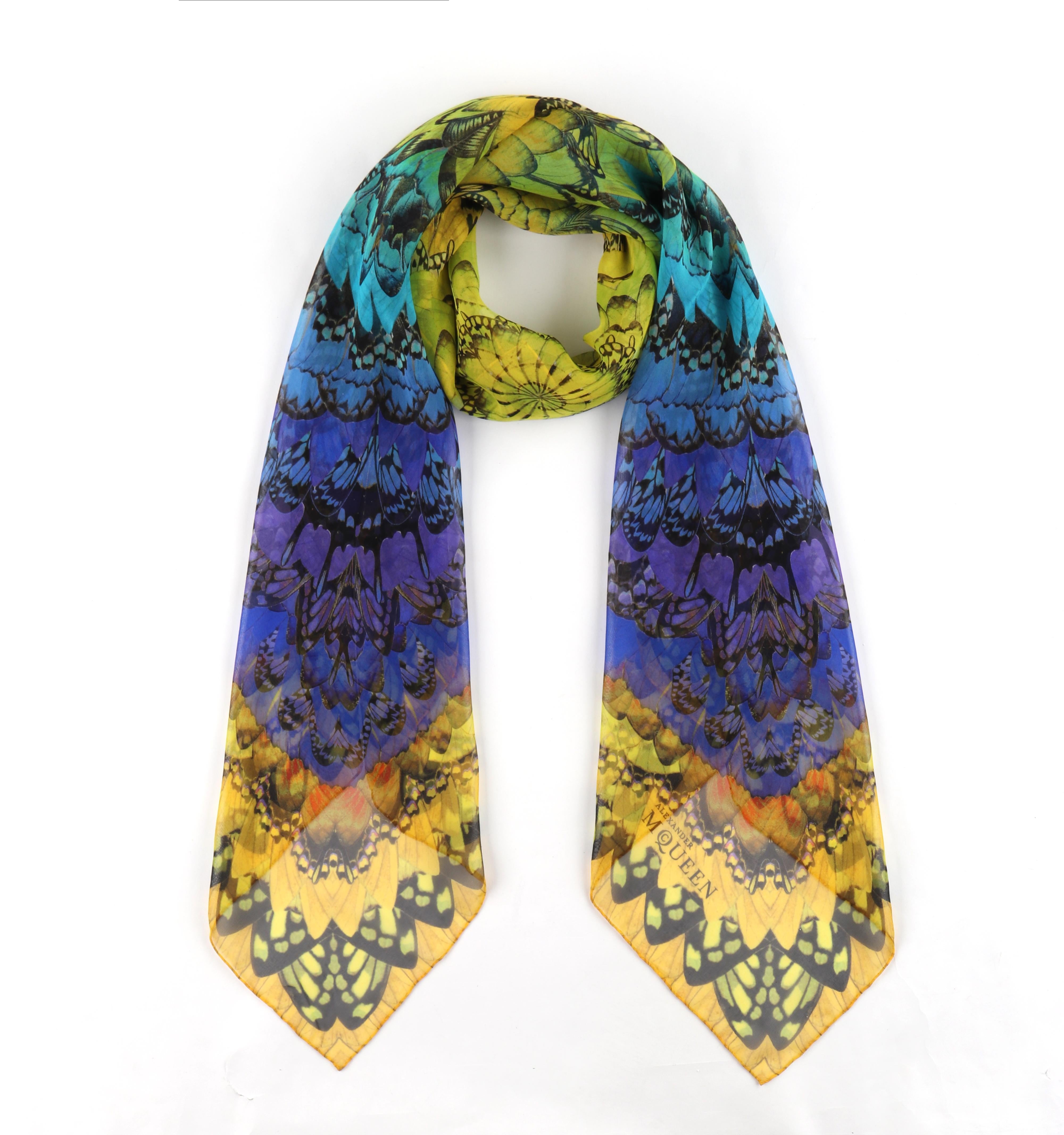 ALEXANDER McQUEEN S/S 2008 Rainbow Wings Kaleidoscope Blue Yellow Square Scarf
 
Brand / Manufacturer: Alexander McQueen
Collection: S/S 2008
Manufacturer Style Name: Rainbow Wings
Style: Square scarf
Color(s): Shades of purple, blue, green, yellow,