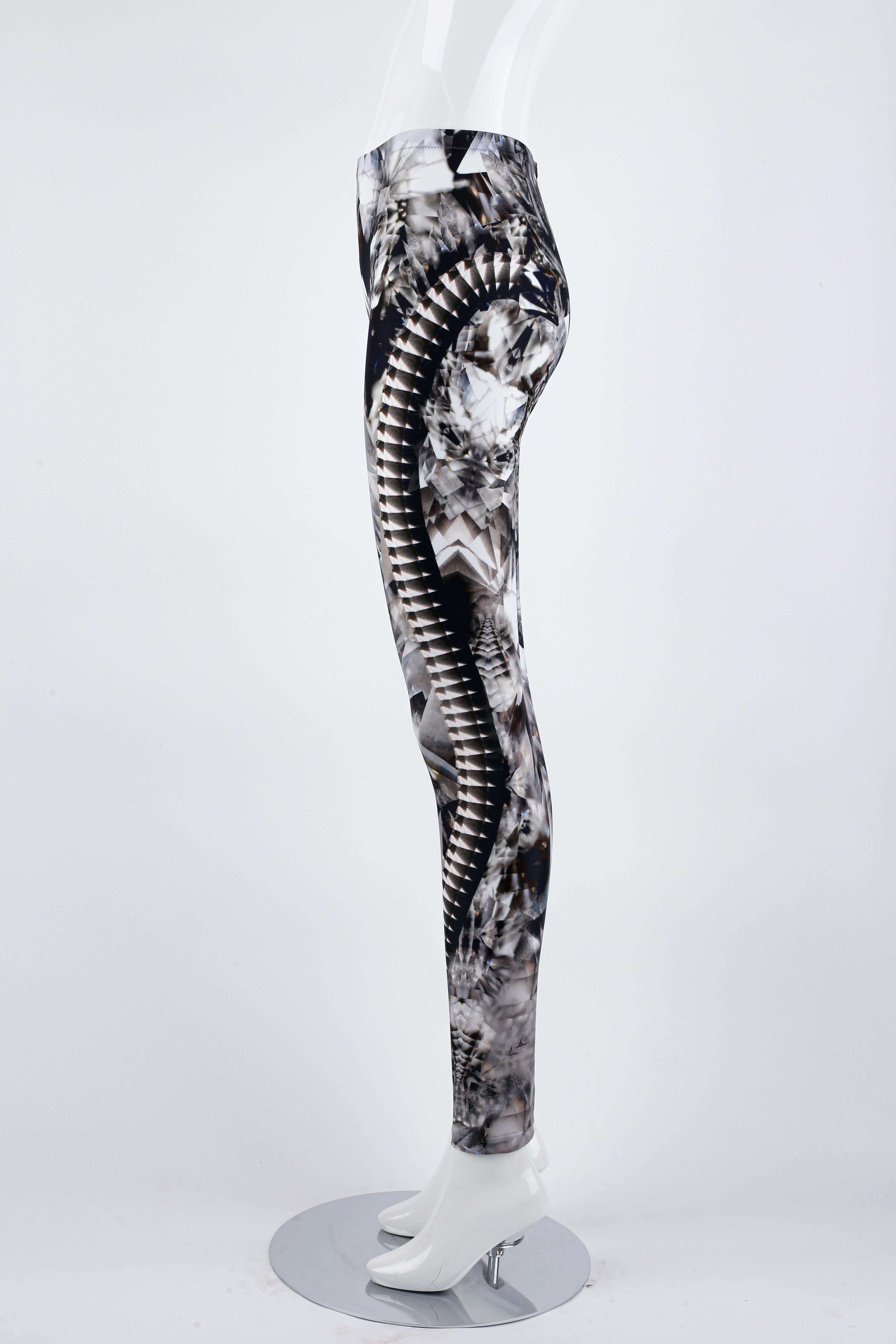 Alexander McQueen - P/E 2009 - Leggings con stampa di scheletri e caleidoscopio di cristallo L. in vendita 1