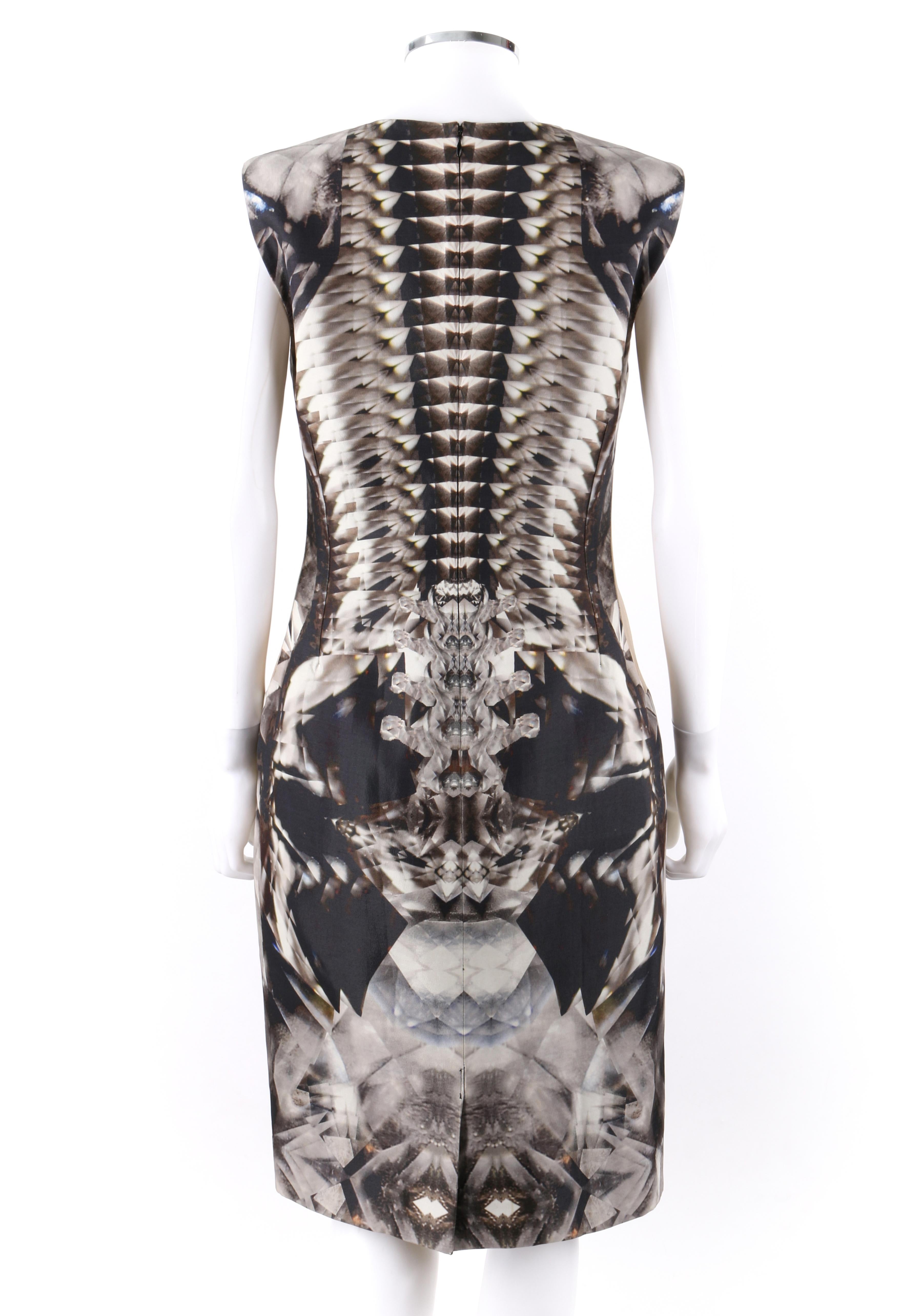 ALEXANDER McQUEEN S/S 2009 - Robe de défilé emblématique à imprimé kaléidoscope squelette 44  Pour femmes en vente