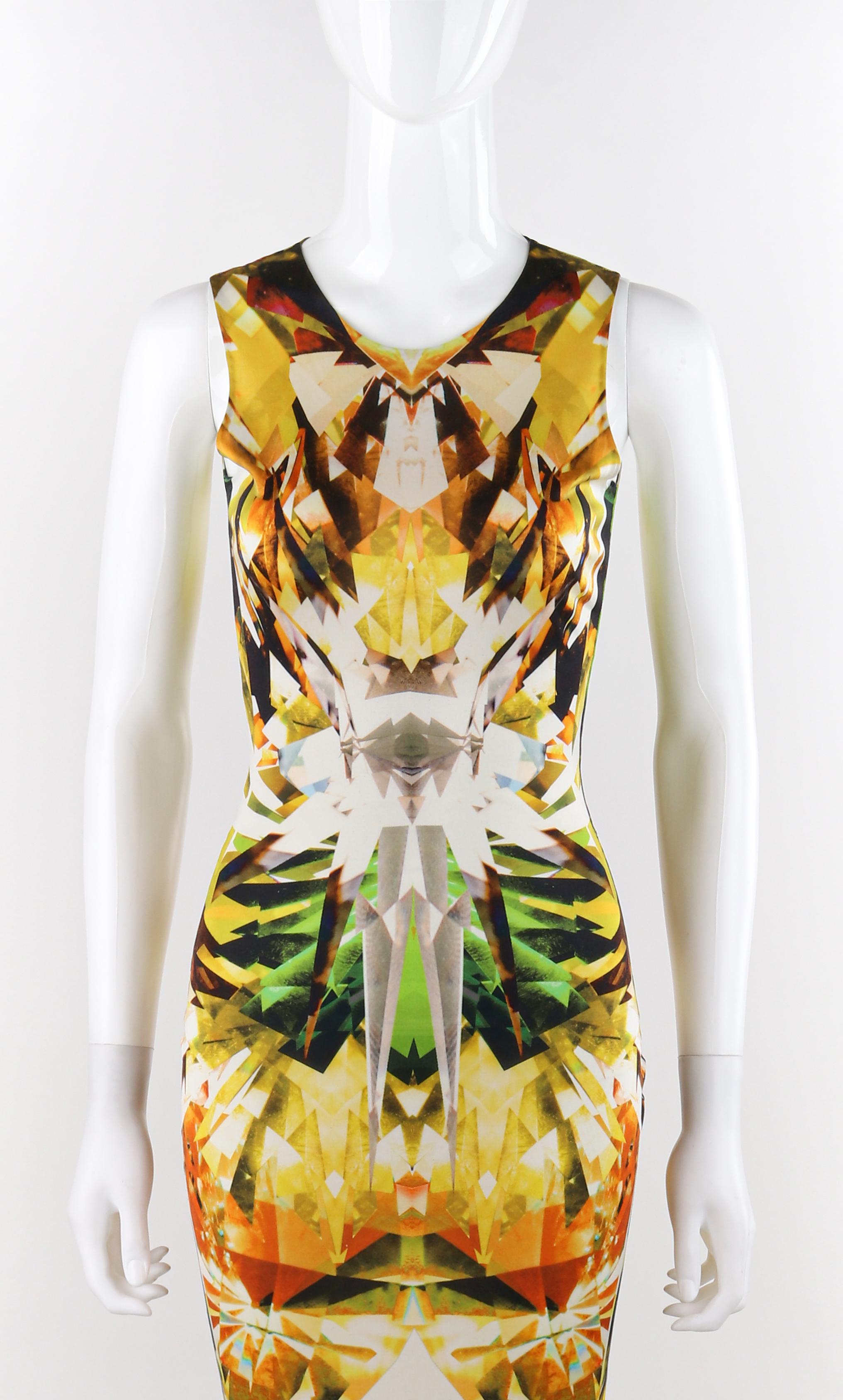 One of a Kind - SAMPLE

ALEXANDER McQUEEN S/S 2009 “Natural Distinction” Crystal Kaleidoscope Maxi Dress
 
Brand / Manufacturer: Alexander McQueen
Collection: S/S 2009 “Natural Dis-tinction”
Designer: Alexander McQueen 
Style: Maxi dress/
