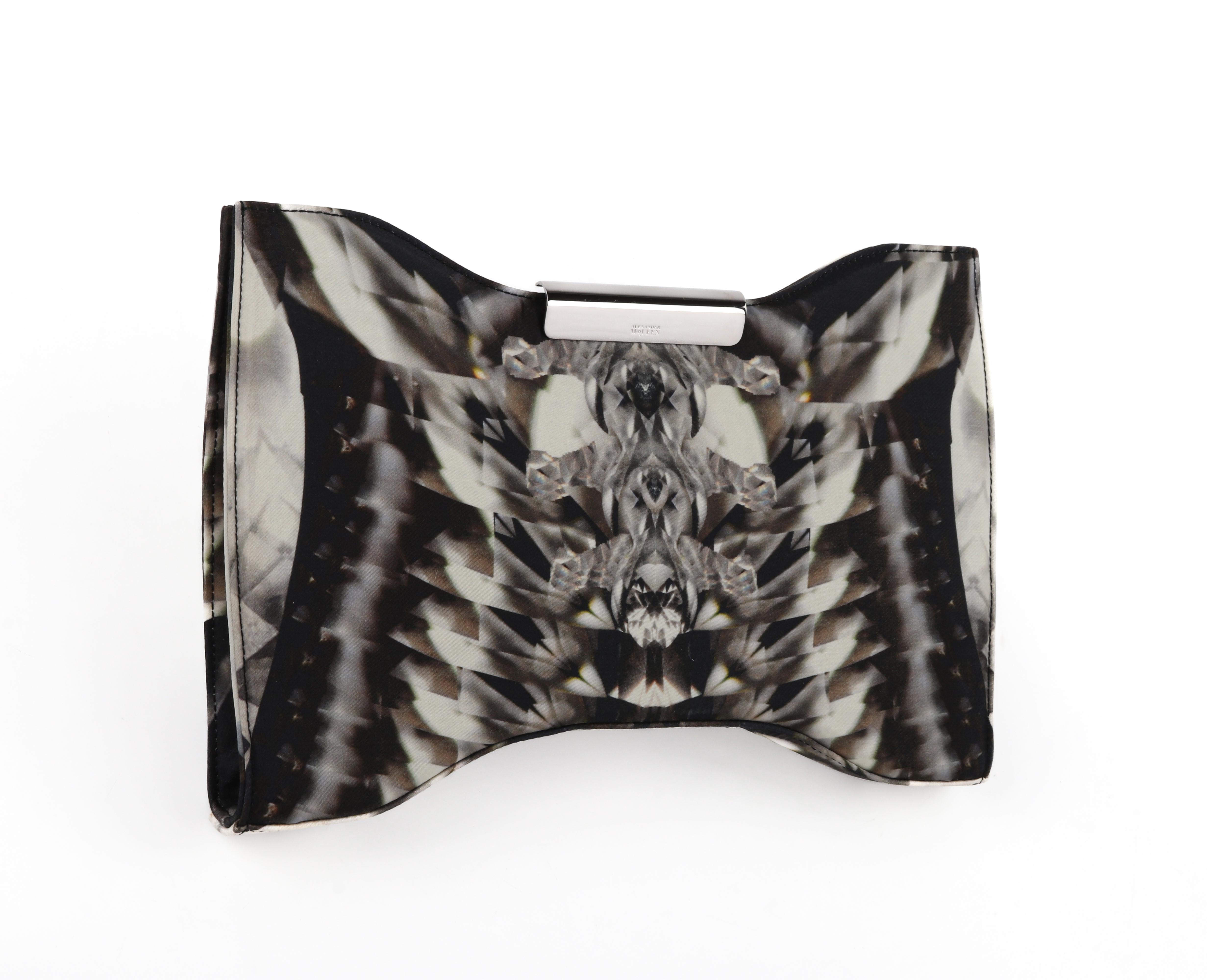 Alexander McQueen P/E 2009: Pochette oversize con stampa scheletro e caleidoscopio In condizioni buone in vendita a Thiensville, WI