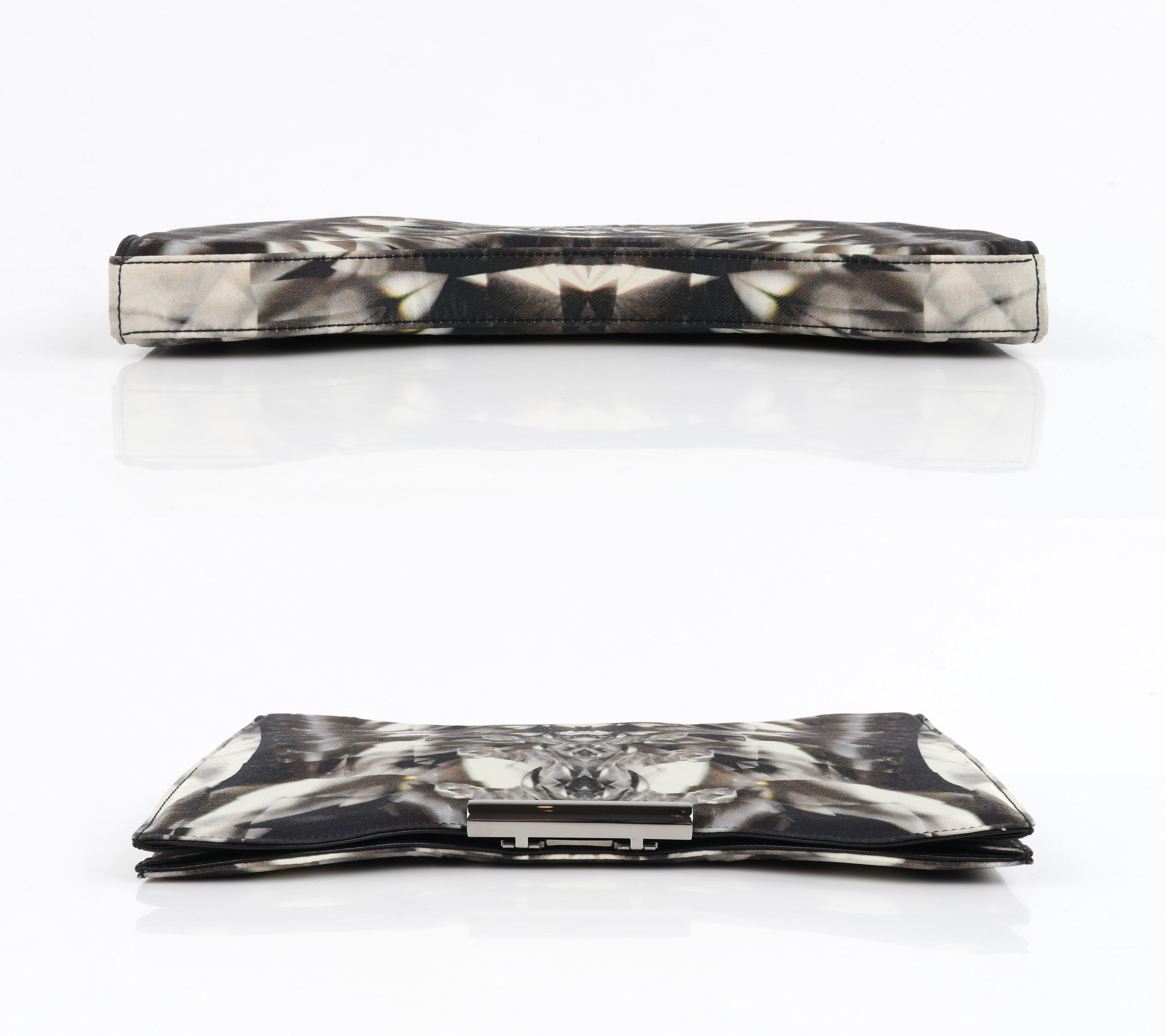 Alexander McQueen P/E 2009: Pochette oversize con stampa scheletro e caleidoscopio in vendita 4