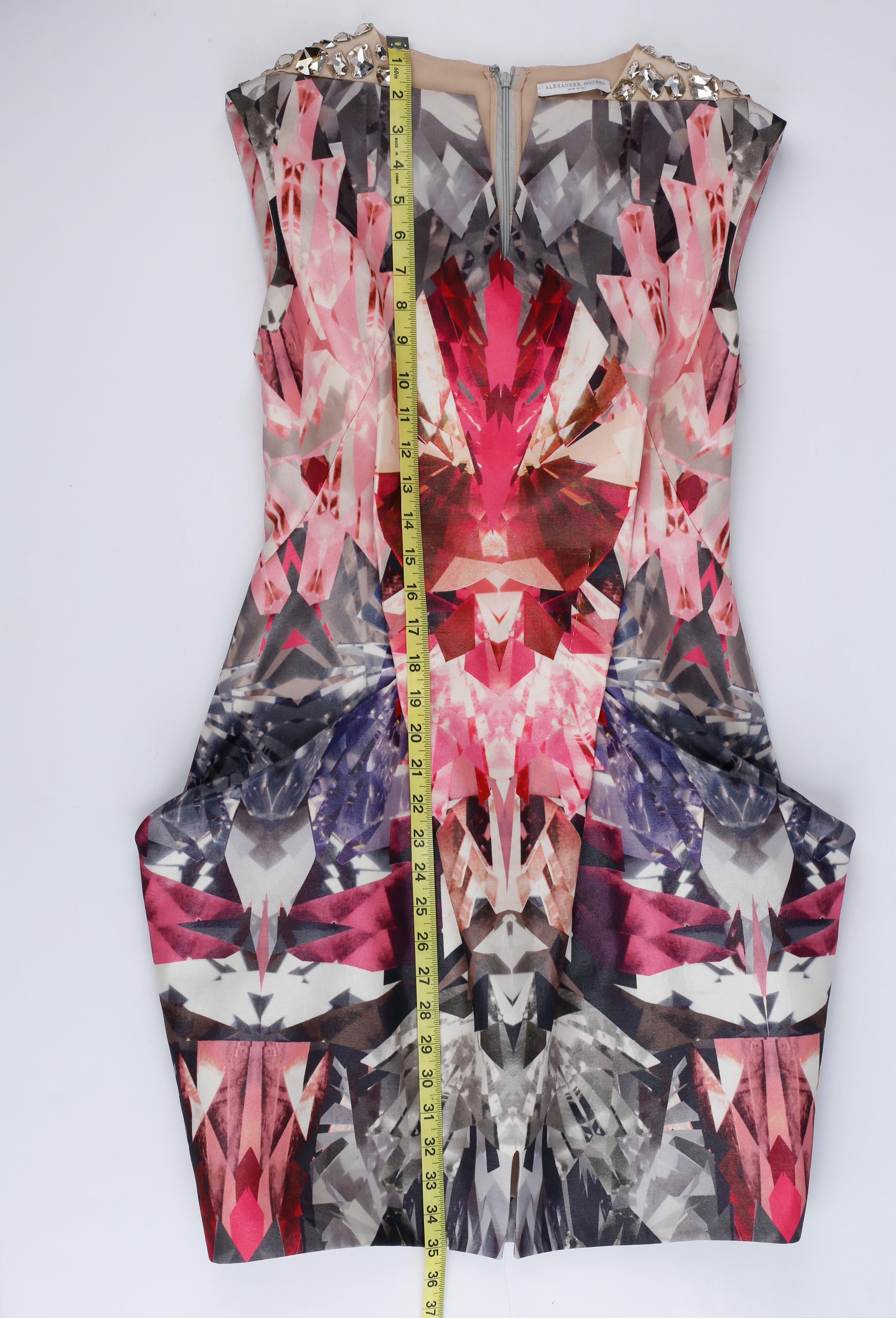 Alexander McQueen - Robe courte kaléidoscope structurée en cristal Swarovski, printemps-été 2009 en vente 10