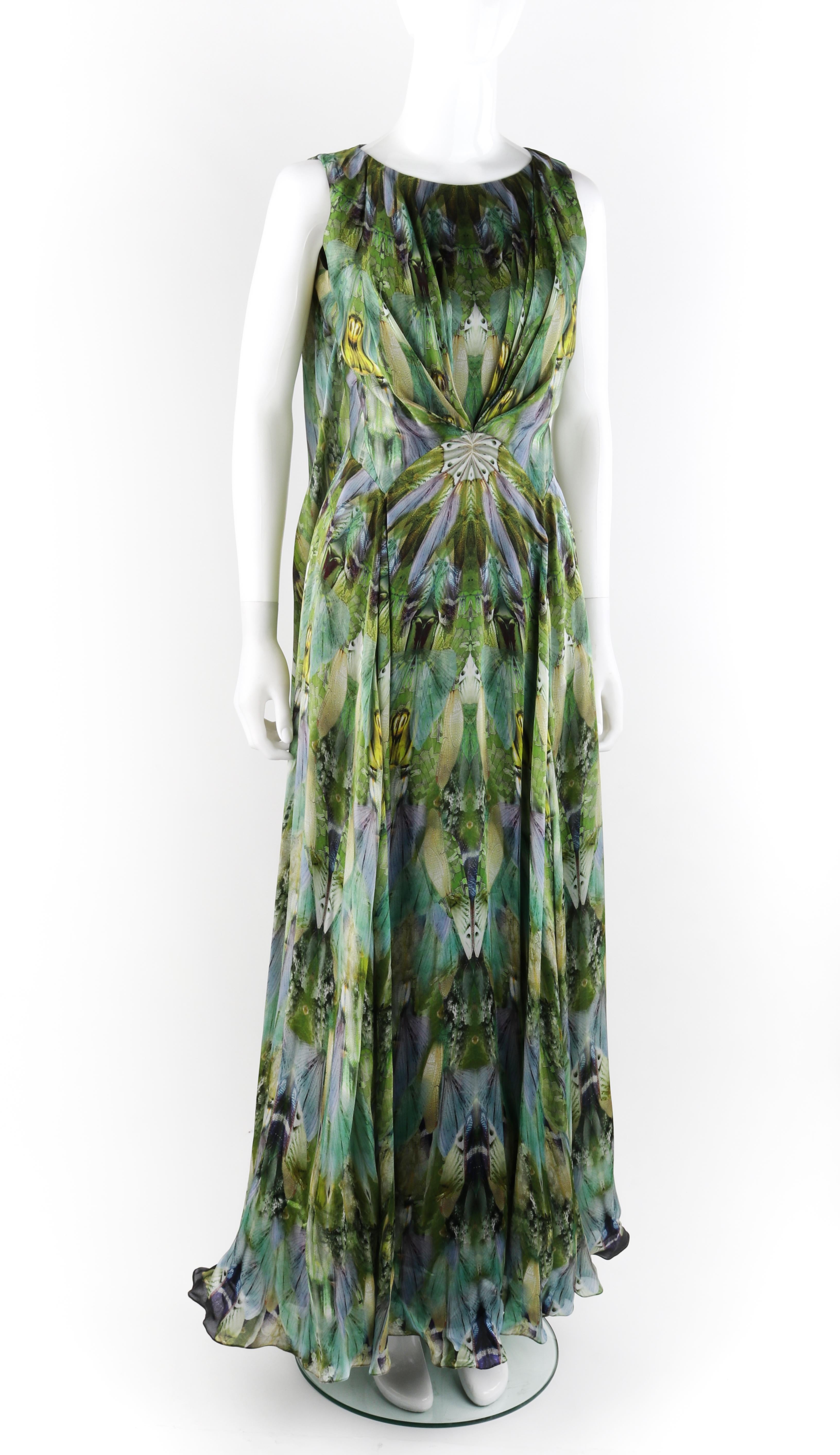 ALEXANDER McQUEEN S/S 2010 “Plato’s Atlantis” Praying Mantis Multi-Color Silk Pleated Evening Gown Dress
  
Brand / Manufacturer: Alexander McQueen
Collection: Spring / Summer 2010
Designer: Alexander McQueen
Style: Evening Gown
Color(s): Shades of