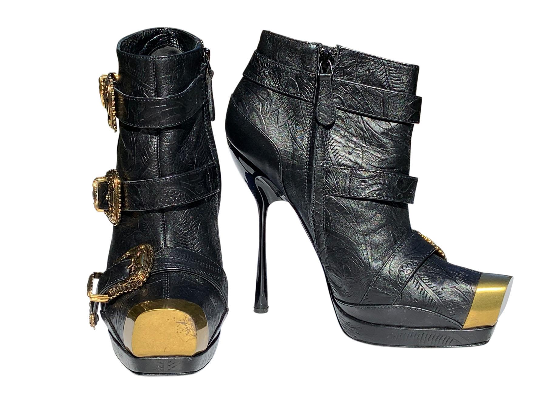 Alexander McQueen S/S 2011 Botines con plataforma de piel negra en relieve 40 US 10 Negro en venta