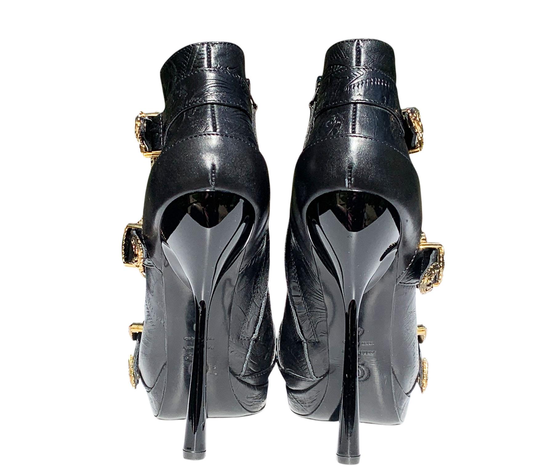 De las mujeres Alexander McQueen S/S 2011 Botines con plataforma de piel negra en relieve 40 US 10 en venta