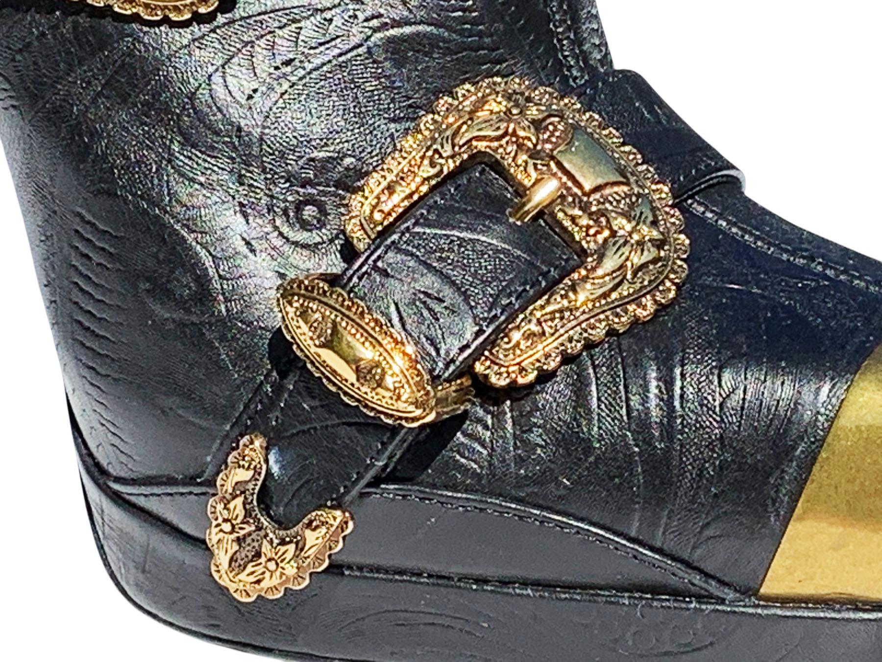 Alexander McQueen S/S 2011 Botines con plataforma de piel negra en relieve 40 US 10 en venta 1