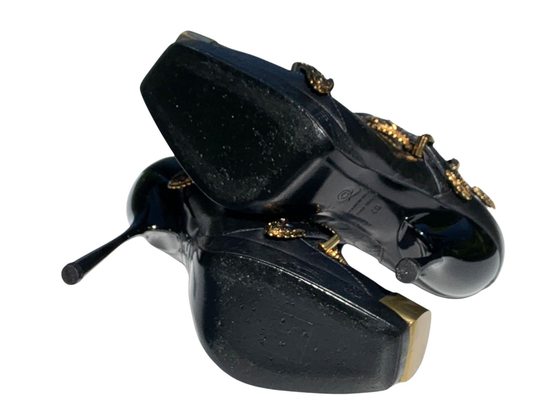 Alexander McQueen S/S 2011 Botines con plataforma de piel negra en relieve 40 US 10 en venta 3