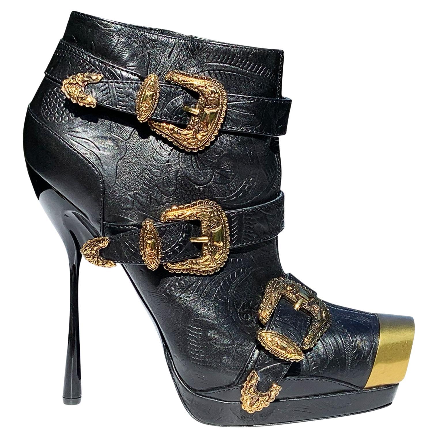Alexander McQueen S/S 2011 Botines con plataforma de piel negra en relieve 40 US 10 en venta