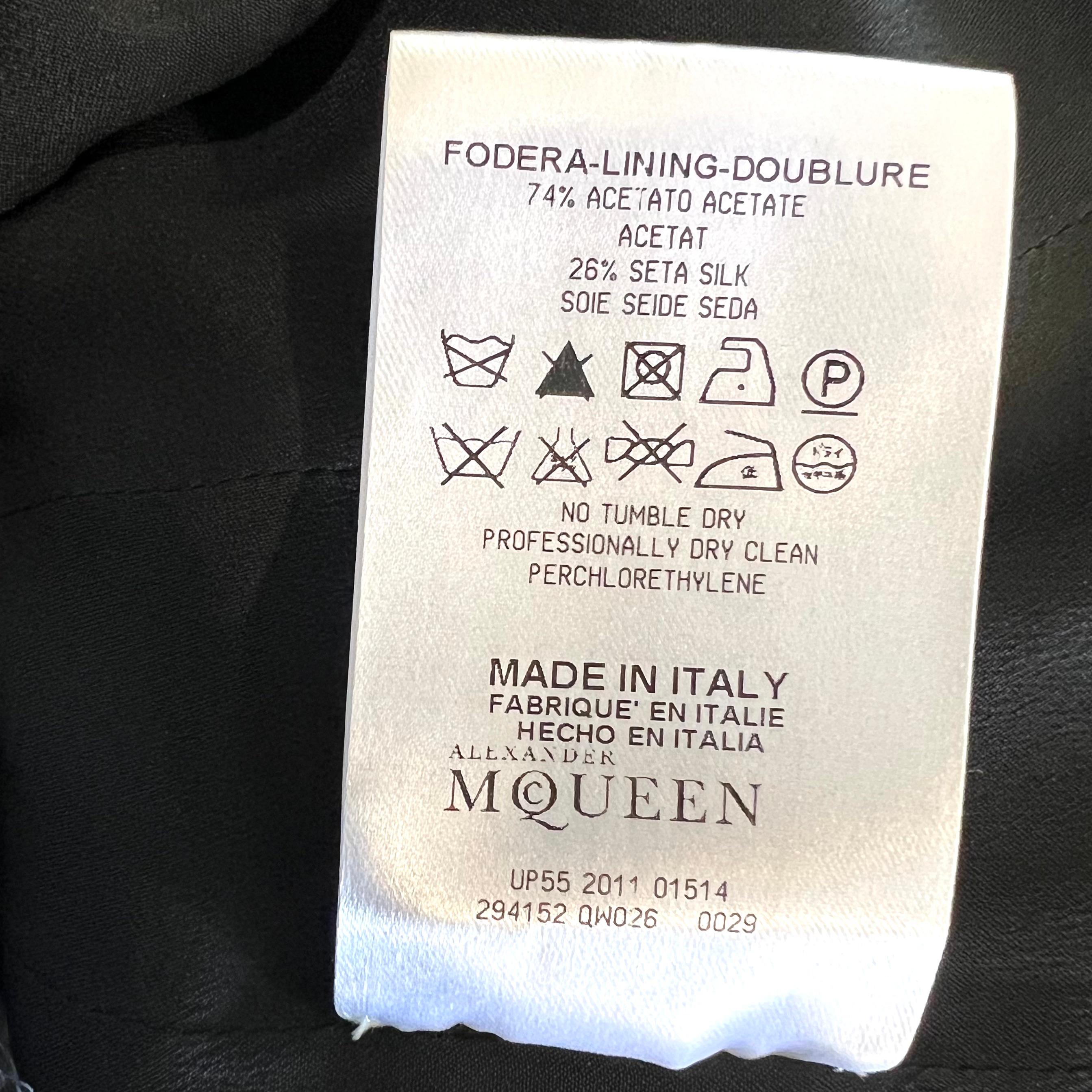 Alexander McQueen, abito P/E 2012 con corpetto in pizzo e volant in seta nera in vendita 5