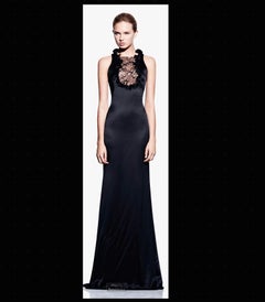 Alexander McQueen S/S 2012 Vestido de seda negro con volante y cuerpo de encaje