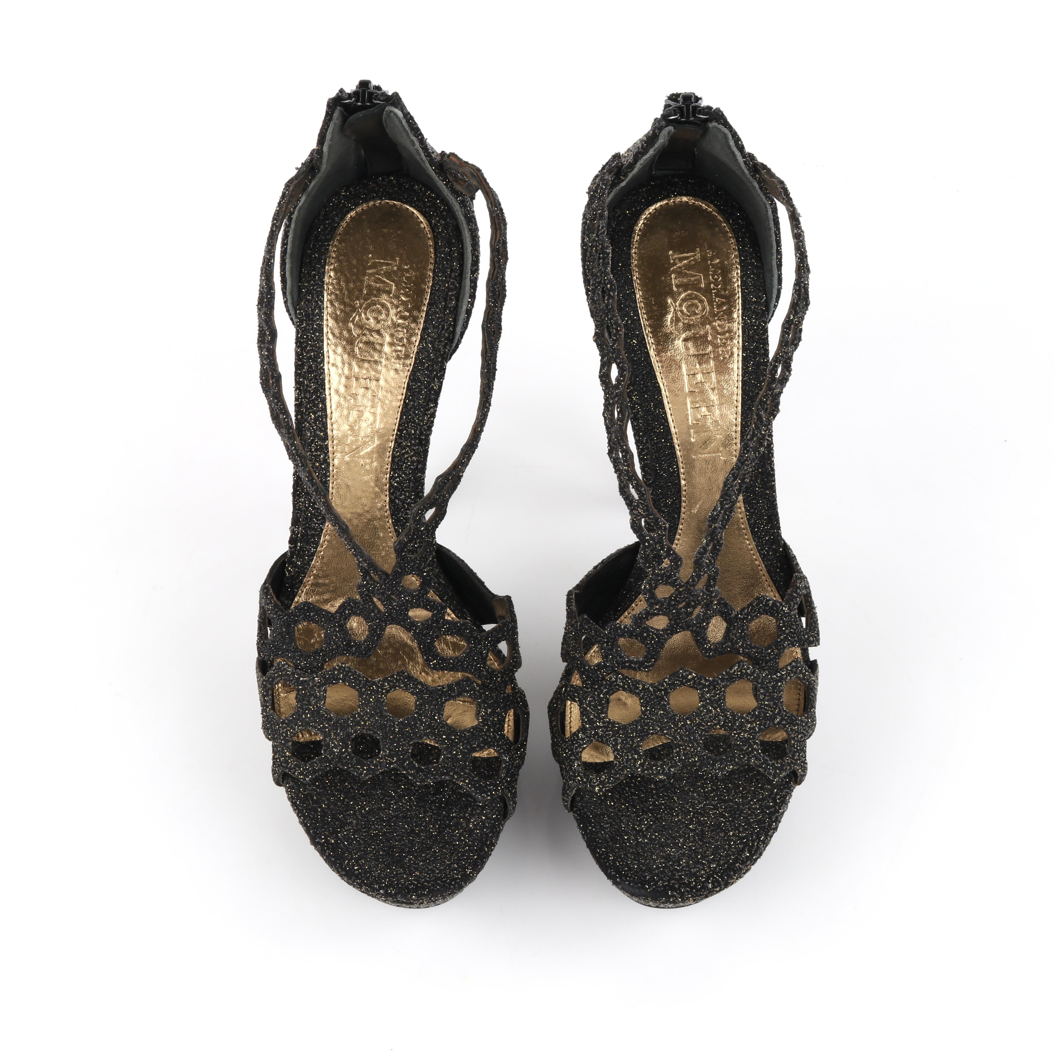 ALEXANDER McQUEEN S/S 2013 Black Gold Sparkle Honeycomb Textured Arched Heels For Sale 2