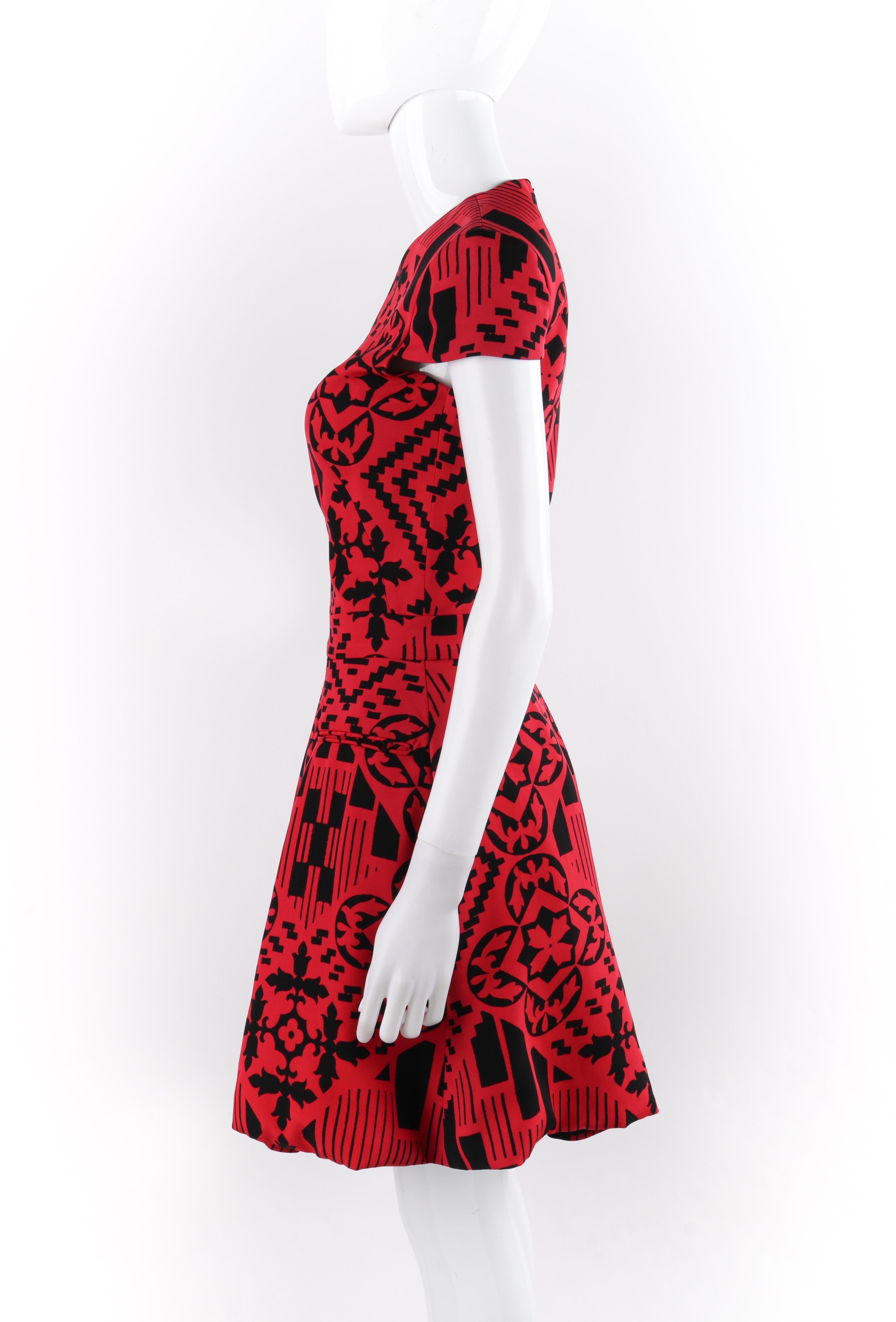 ALEXANDER McQUEEN S/S 2014 Red Black Mosaic Shape Print Fit N Flare Skater Dress In Good Condition In Thiensville, WI