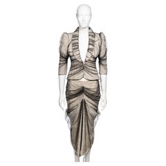 Alexander McQueen tailleur jupe ivoire « Sarabande » avec superposition de dentelle noire, SS 2007