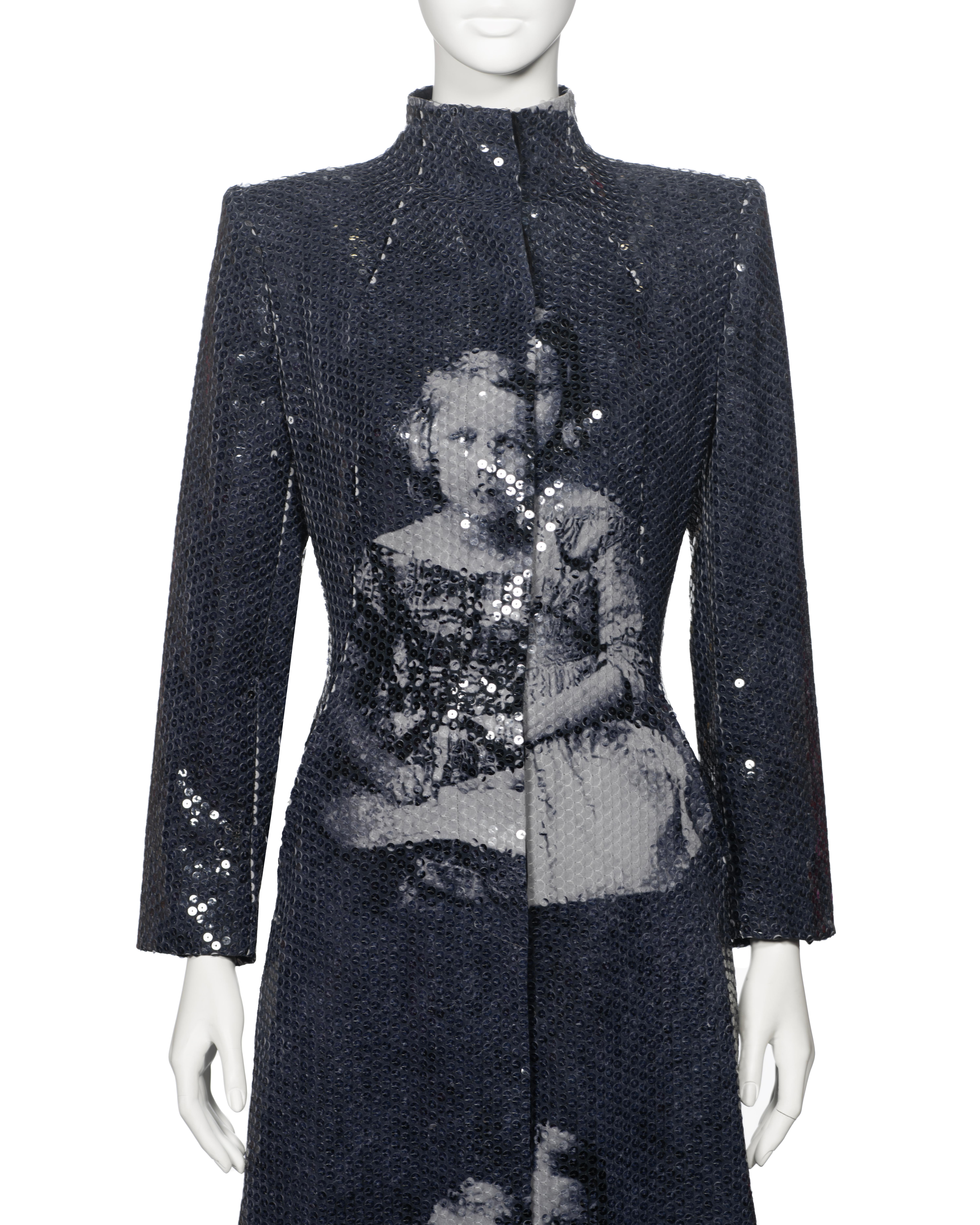 Manteau de soirée Joan à sequins Alexander McQueen, A/H 1998 Excellent état - En vente à London, GB